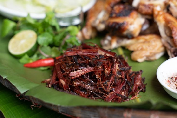 Những món ăn của đồng bào dân tộc thiểu số ở các tỉnh miền núi phía Bắc luôn mang đến hương vị đặc trưng không nơi đâu có được. #ComLam #LonCapNach #BanhChungDen #ThangCoNgua #MonComLam