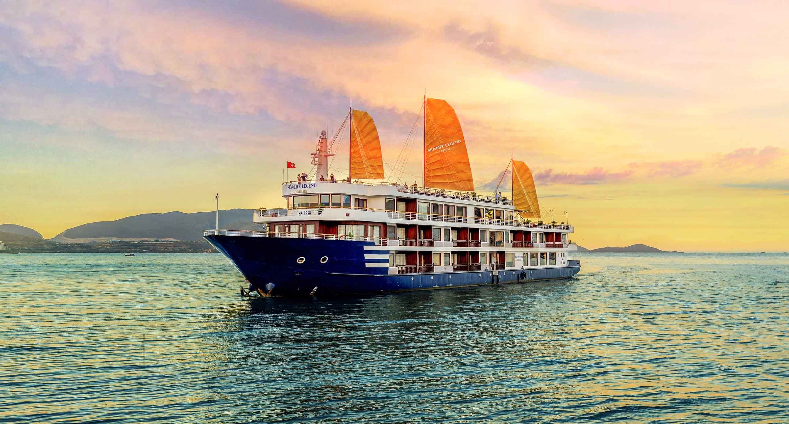 Tour du ngoạn vịnh Nha Trang bằng du thuyền: Trải nghiệm đẳng cấp một trong ba vịnh biển Việt Nam đẹp nhất thế giới