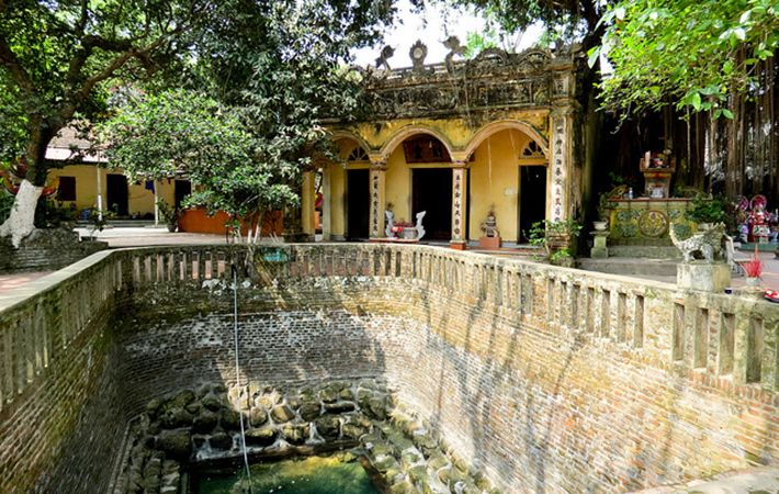 Về làng Diềm nghe sự tích đền Cùng giếng Ngọc - AllTours