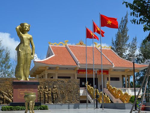 Cẩm nang du lịch Côn Đảo Mộ Cô Sáu cập nhật 2025