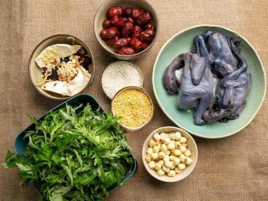 gà hầm ngải cứu