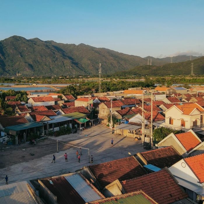 Ghé thăm làng Hà Liên Khánh Hòa 'cô đơn' giữa mênh mông sóng nước