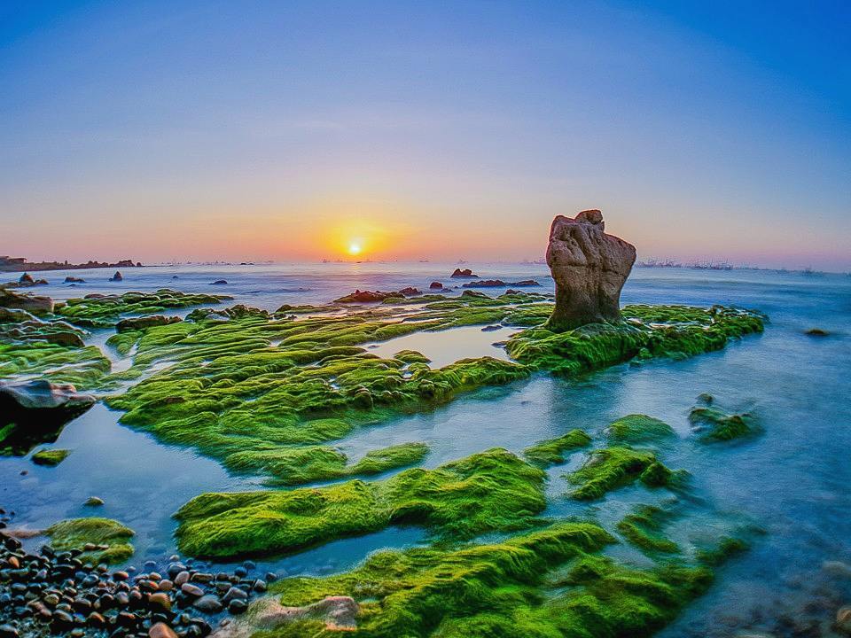 Biển Cổ Thạch - Bãi đá bảy màu