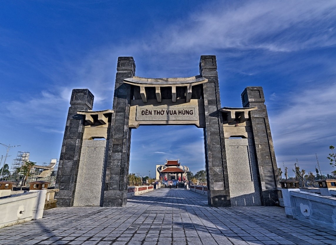 Đền thờ Vua Hùng Bình Thủy