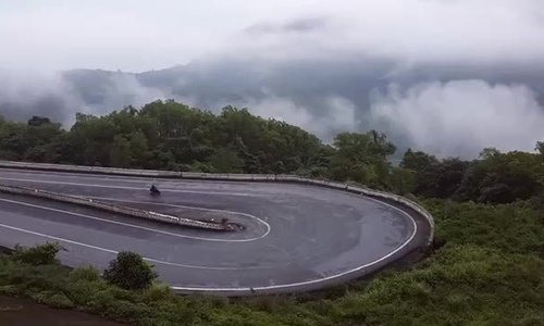 Ngẩn ngơ trước vẻ đẹp huyền ảo của đèo Sa Mù