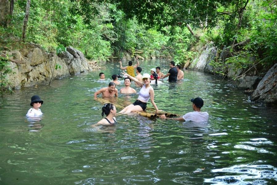 Hang Chà Lòi – toạ độ du lịch mạo hiểm hot nhất tại Quảng Bình