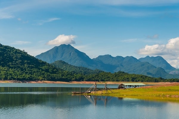 Trải nghiệm hồ Núi Một kỳ vĩ thơ mộng đến nao lòng - Vntrip.vn