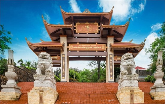 Khám Phá Danh Thắng Yên Tử: Cẩm Nang Du Lịch Từ A đến Z Cho Du Khách