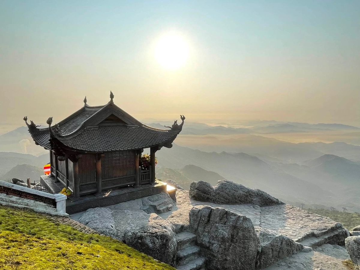 Khám phá danh thắng Yên Tử: Cội nguồn Phật giáo Trúc Lâm – VinWonders