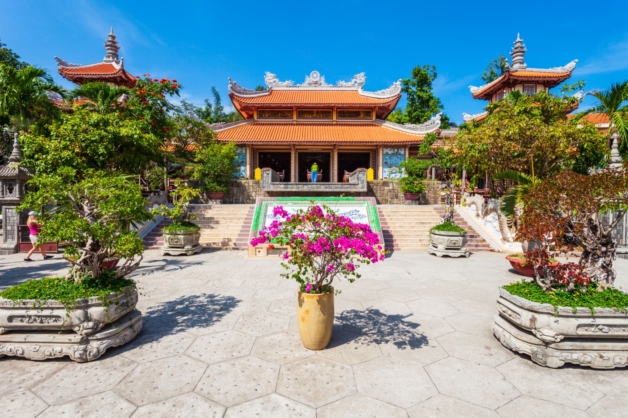 Kiến trúc cổ kính của Chùa Kim Sơn Nha Trang, do AI tạo