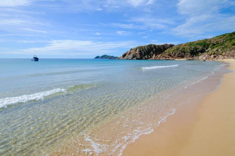 Bãi biển Bãi Tràm - Một trong những bãi biển đẹp nhất Phú Yên - Công ty du lịch Phú Yên Tourist Công ty du lịch Phú Yên Tourist