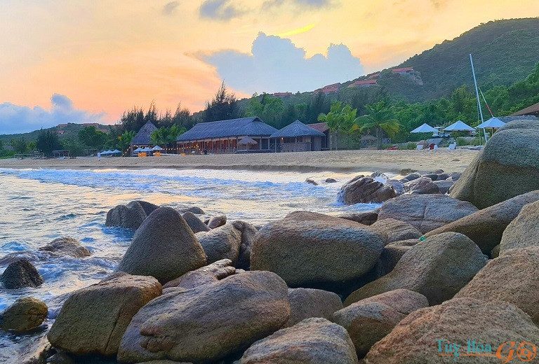 Bãi Tràm Phú Yên - Mê đắm không gian biển cả thanh bình