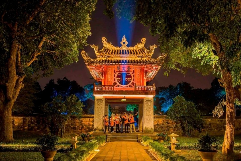 Trải nghiệm tour đêm Văn Miếu: Giá vé và lịch trình chi tiết nhất